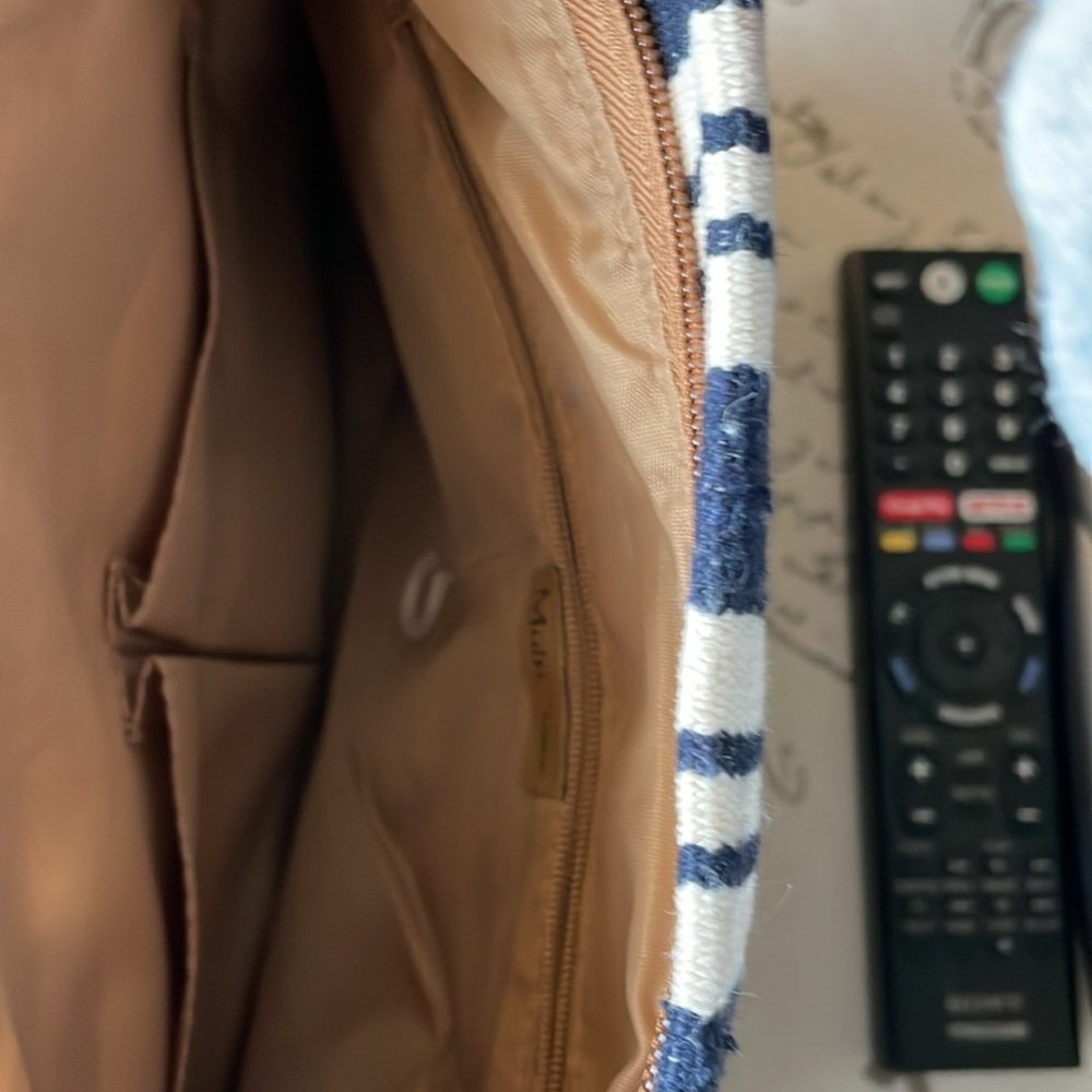 Nwot Multisac Multiple Outer And Interior Zip/Poc… - image 8